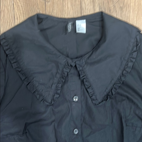 H&M Women's Black Ruffled Collar Top - Picture 3 of 5